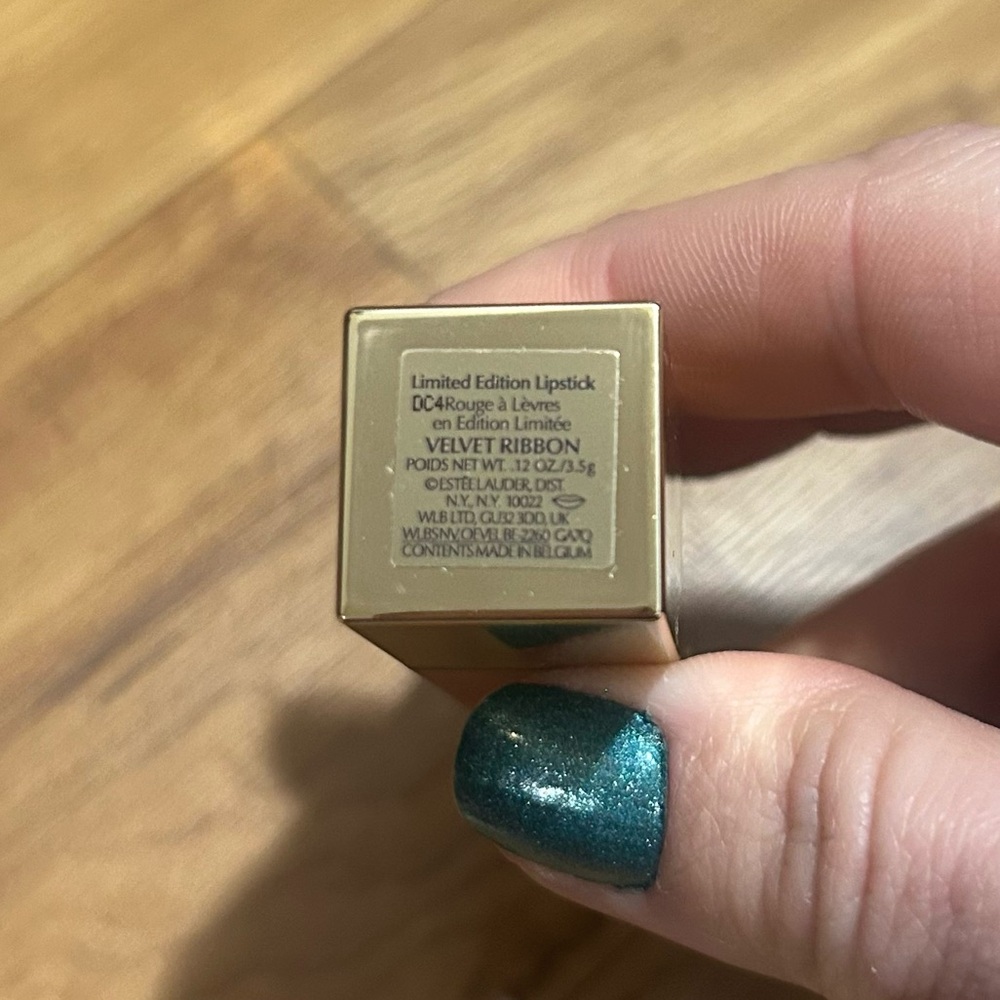 Estée Lauder Pure Color Cream Rosy Lipstick - Velvet Ribbon - Picture 3 of 3